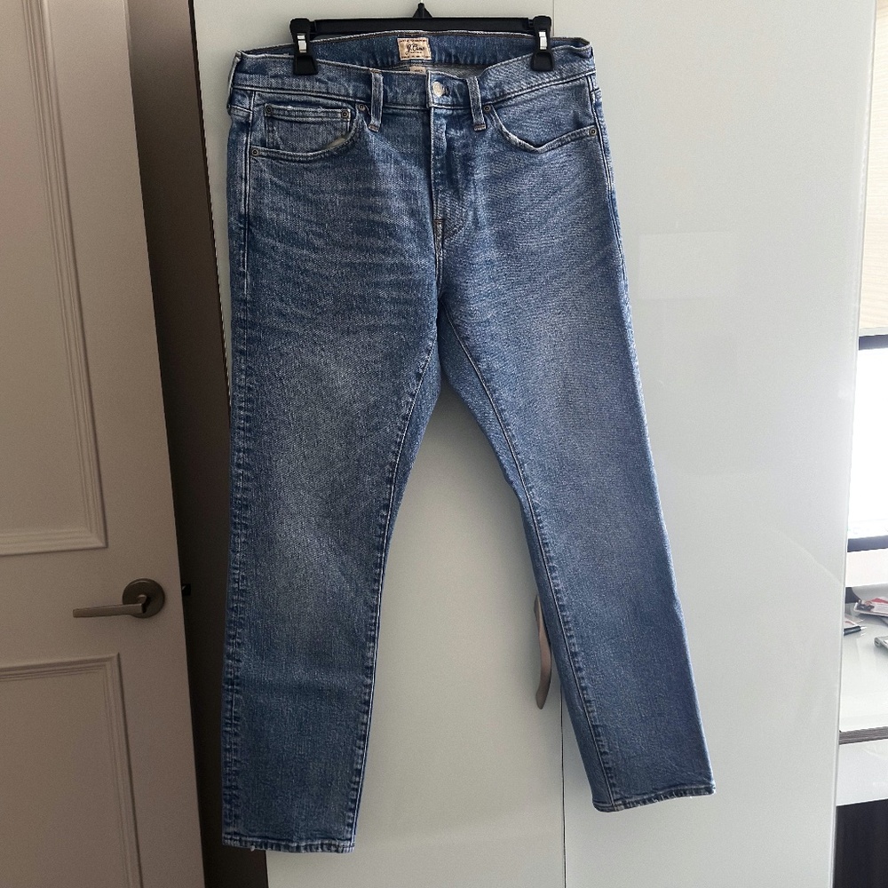 Men's J-Crew 484 Slim-Fit Stretch Jean in Three-Year Wash. WORN ONCE!!!